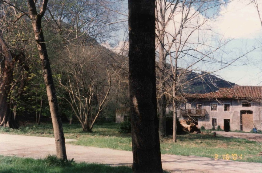 Vista de la finca, y de las caballerizas, que posteriormente fueron demolidas